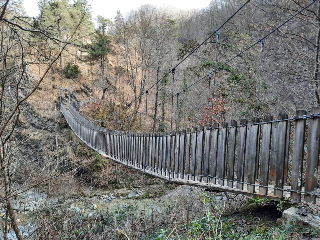 Hole of the hell himalayan footbridge