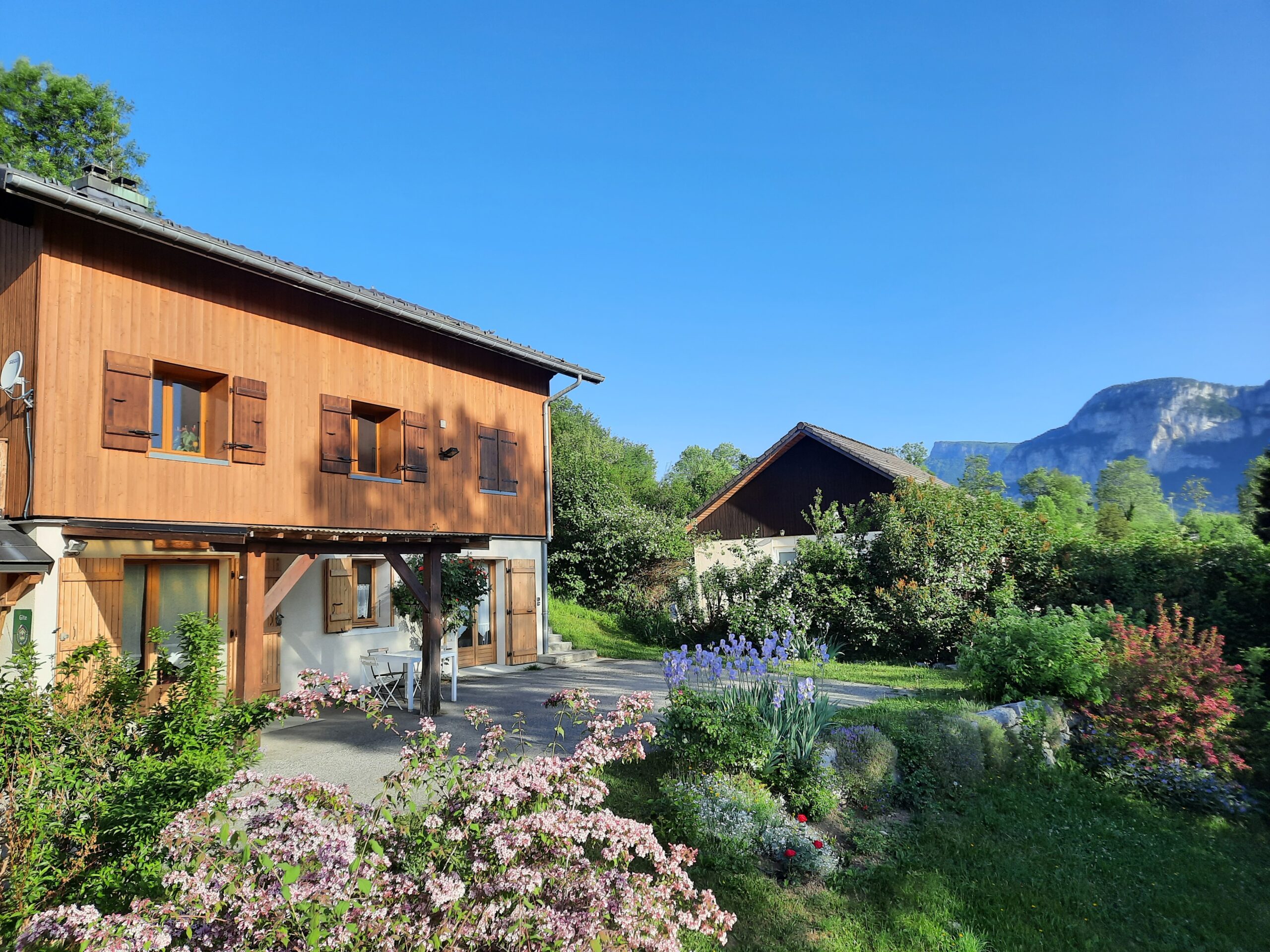 A rural cottage near Chambéry, but in the quiet of the mountain